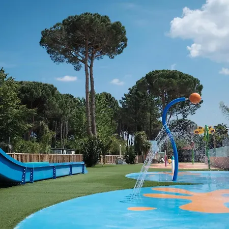 مكان تخييم Taxo Les Pins - Maeva 4*